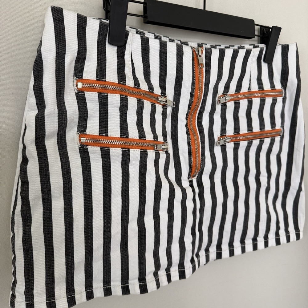 Urban Outfitters Womens Large Black White Stripe Zippers Mini Skirt Y2K Vibe - Picture 2 of 7